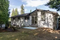 Delightful Family Home with 3 Bedrooms and Sprawling Backyard