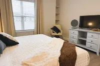 Bentonville Fall Retreat • Trails, Festivals & Luxury Comfort