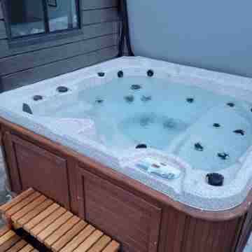 Two bedroom Luxury private suite, with your own hot tub. Fitness & Recreational Facilities