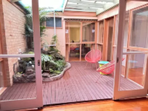 3 minutes walk to Train Station - Comfortable stay for 9 Hotels in Mount Waverley