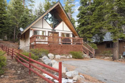 Moose Cabin Year-Round Outdoor Fun w/ BBQ