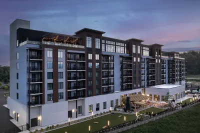 Embassy Suites by Hilton Pigeon Forge Resort Hotel dekat SpeedZone Fun Park