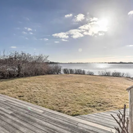 Kayaks, Deck & Pond Access: Rhode Island Retreat!