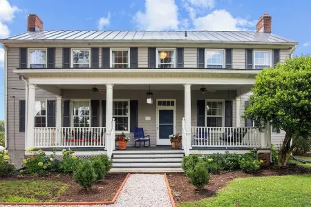 Historic spacious home in the heart of Upperville, VA