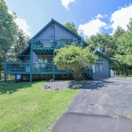 POOL! Hot Tub, Lake, and LOCATION! Hiking, Adventures or Relaxation