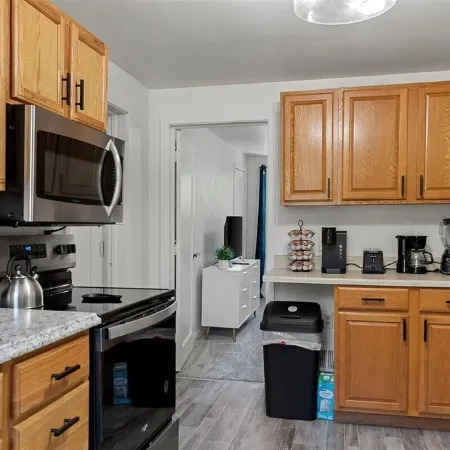Newly Renovated Cozy 2-bedroom1-bath with a Luxurious Massage Chair