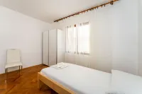 Drazen Charming Three Bedroom Apartment - 2-Star