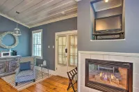 *NEW* King Bed/Fireplace/Jetted Tub/Free Bikes