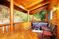 Cozy Upscale Cabin w Fireplace Hot Tub