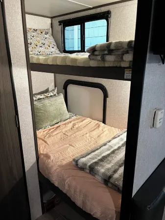 Cozy ‘Cub House’ at the Lake