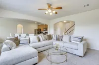 休斯頓地區的帶頂棚露台和寬敞庭院的家！