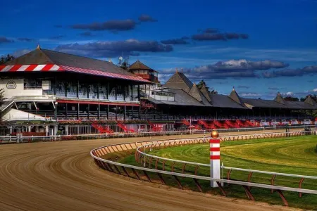 Luxury Downtown Penthouse - walk to track, restaurants, spas and so much more!