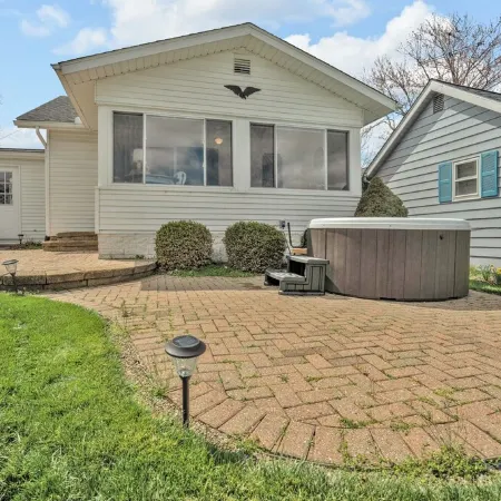 Portage Lakes Retreat - 3 BR Lakefront Home with Hot Tub