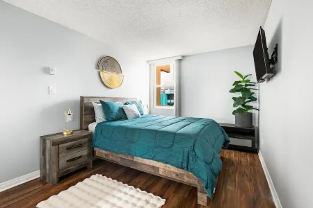 2-bedroom apartment in wonderful Redondo Beach with WiFi, pool, jacuzzi, gym, Отели в г. Редондо-Бич