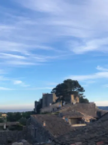 Ensemble de Charme de 3 Maisons de Village Avec Bassin Réunies par des Terrasses Hotels in Menerbes