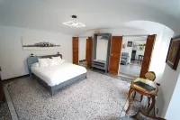 House of Romi Milly Apartment in the heart of the old town a stone's throw from the sea