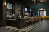 DoubleTree Suites by Hilton Lexington - bar