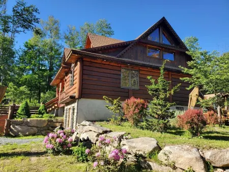 Newly Built Handcrafted Cozy Log Home
