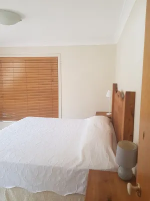 BANYA BLISS - quiet, cosy unit close to beach, cafes, bowls club and RSL