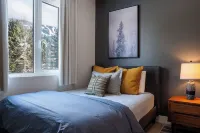 The CAPOW House | Revelstoke Adventure Center | 1 Minute From Ski Hill