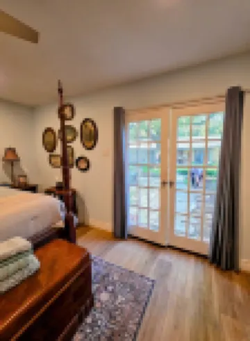 Charming 2-bedroom barndominium in marvelous Stephenville with AC, WiFi