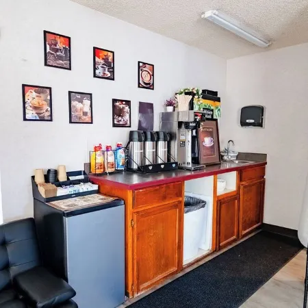 Rose City Inn and Suites