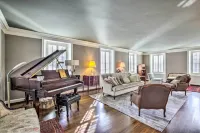 Spacious Estate w/ Courtyard: 2 Miles to Downtown! - Wifi