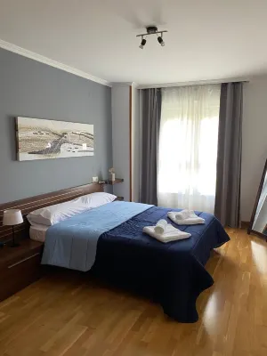Apartment in the pearl of Cantábrico, beach and nature at your fingertips Infantil y Jardín Avenida da Ribeira Park附近的飯店