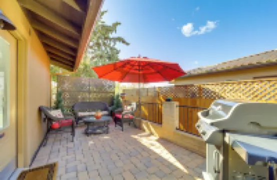Walk to Trails! Sedona Casita w/ Fire Pit & Views
