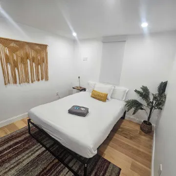 The Mini-Lux B. at Lower Atwells Avenue Laundry & Dishwasher Close to DT