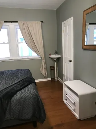 Charming Historic 2-bedroom unit with WiFi in lovely Orchard Park Village