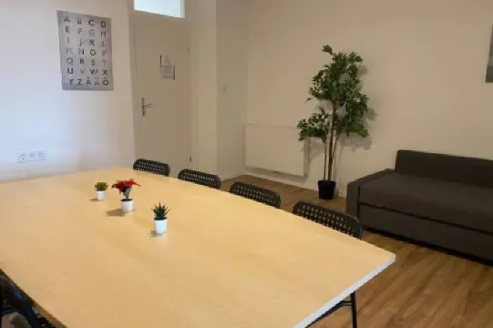 Apartment near the station 住宿飯店