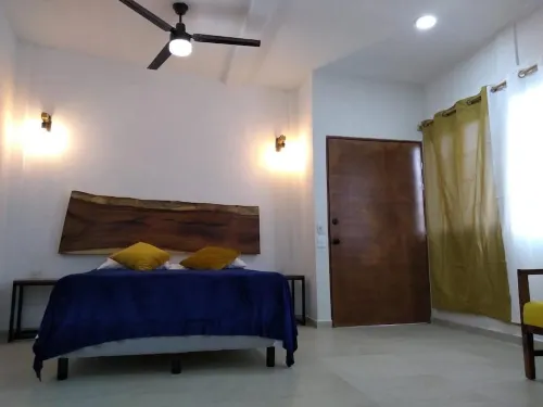 Comfortable and Cool Studio with Pool, 7 minutes from the beach!