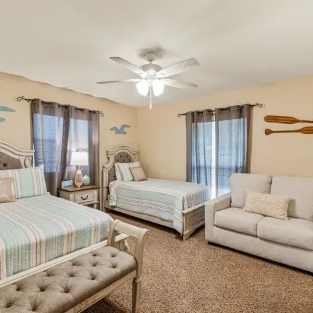 Cedar Creek Serentity Shores Lake house Отели в г. Тул