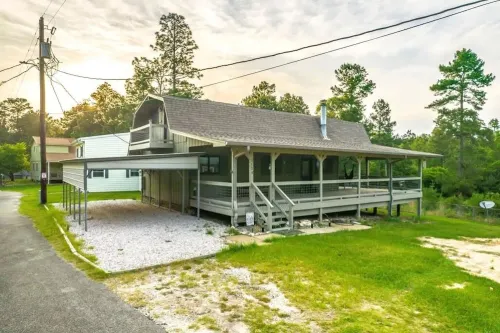 Lake Views, Short Walk to Water, Joy Rock Garden, Sleeps 7