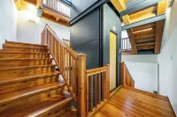 Central apartment a stone's throw from the lake