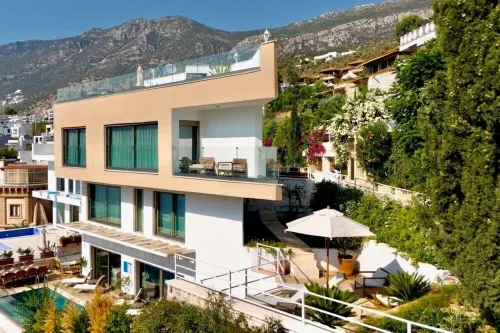 Award Winning Panoramic 4-bed/bath villa 100 m. from beach, pool, jacuzzi, sauna