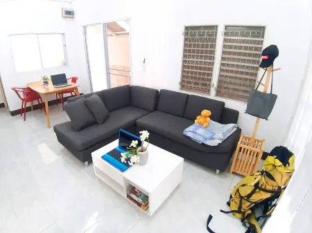 Mj Couch 1or2 person in my living room. Отели рядом с достопримечательностью «dorm Maejo University»