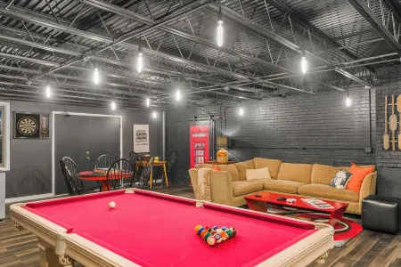 8BR in Massanutten w/ Hot tub, Sauna, Theater