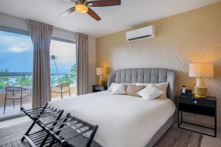 3-bedroom, beachfront, duplex penthouse, jacuzzi