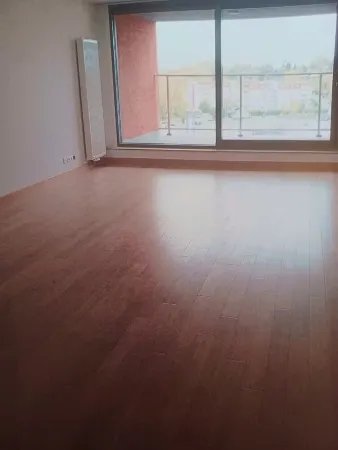 Sylvain du Puis residence opposite the Anderlecht chopine, ring, bus, metro.