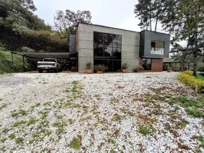 Villa Verde con Jacuzzi y Malla Catamarán Hotels near Hummingbirds House