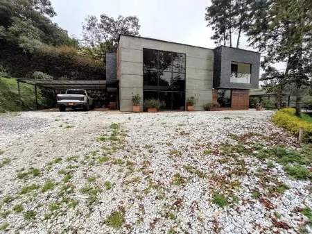 Villa Verde con Jacuzzi y Malla Catamarán