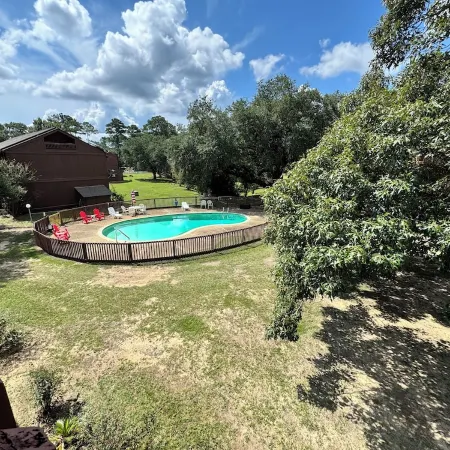 Golf Course-Swimming Pool-Sleeps 4!