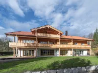 Luxurious alpine chalet at Hirschbach 렌그레스 호텔
