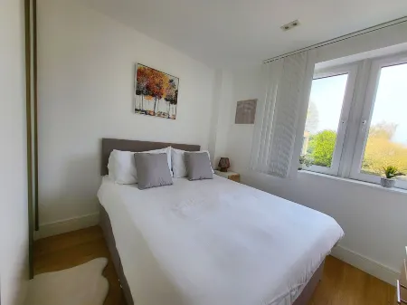 1 min drive to Train, 10 to Warner Bro's Отели рядом с достопримечательностью «Hertfordshire Fire Brigade Museum»