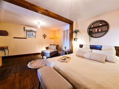 2 Bed Suite in the Old City and Commercial District. 2 Balconies, Meiron Scenery