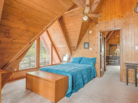 Charming Updated 3-bedroom Chalet with Deck; Small dogs welcome!