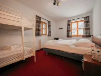 Chalet zur Rose 3-room apartment "Alpen Lilie" 2-8 persons (95m2) Ξενοδοχεία στην πόλη Berwang