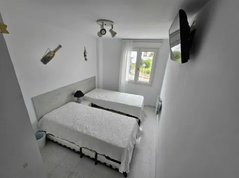 Cozy, very comfortable, very close to the beach.